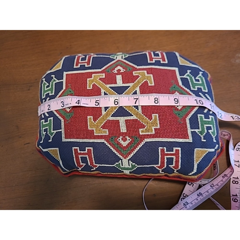 Thistle Stop TURKEY CARPETT II 17th Century‎ Design Cross Stitch Pillow 12"x9" - Picture 8 of 9
